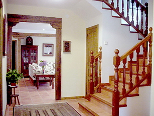  Entrada del sal�n y escalera a las habitaciones 